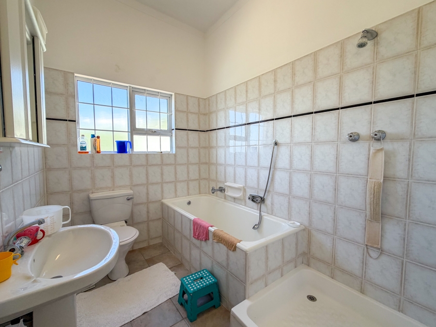 3 Bedroom Property for Sale in Vredehoek Western Cape